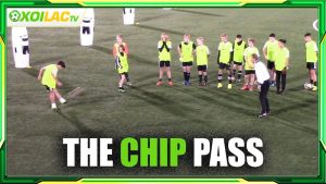 Kỹ thuật Free Kick Chip Pass là gì?